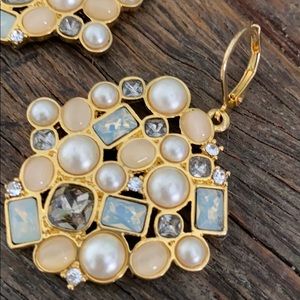 .goldtone base,pearls stones glamour earrings